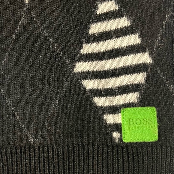 Hugo Boss Black and White V-Neck Argyle Sweater Vest - Picture 4 of 6